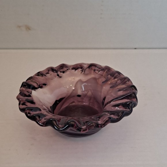PURPLE SLAG GLASS DISH - Picture 2 of 6